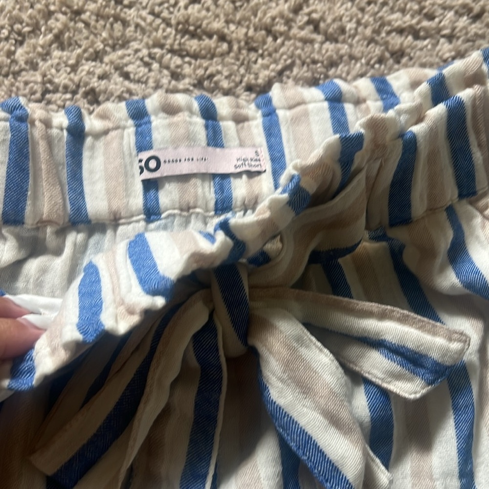 Shorts - Picture 3 of 3